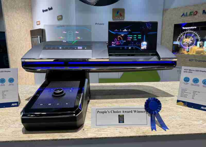 28国际车用Micro LED Display HMI解决方案获”最佳车用显示奖”，，以用户为中心开发，，，针对前座驾驶与乘客设计兼具娱乐与安全的高画质屏幕，，，包含车舱前座的Micro LED透明屏幕及全球首款内建镜头的智慧Micro LED显示器