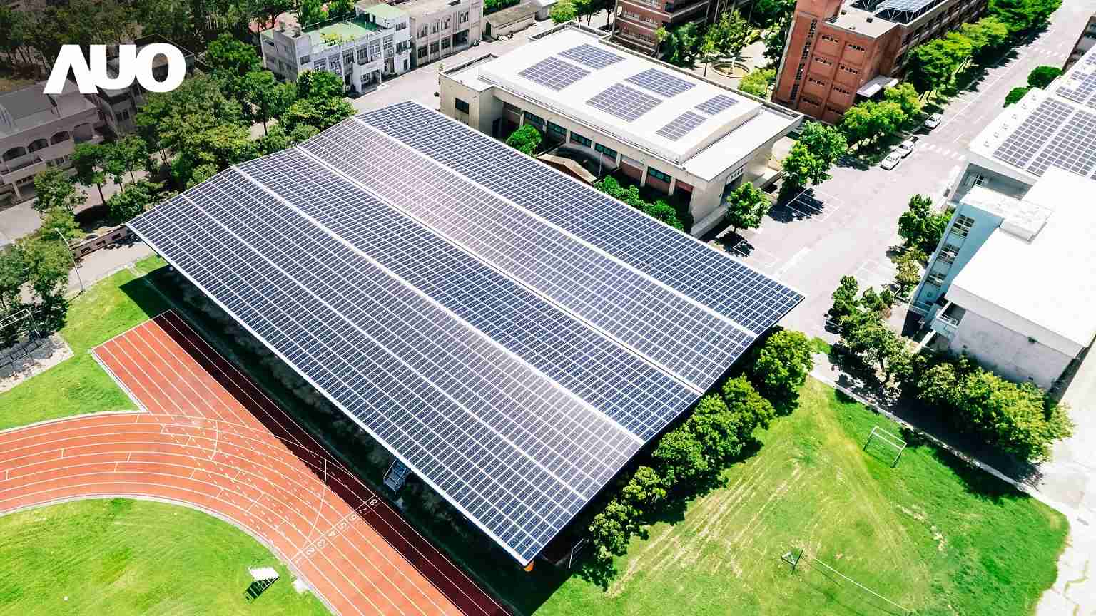 28国际SunSteel光电整合型浪板具备快速安装、、、轻量化优势，，可提升15%发电效能，，，通过国际IEC与台湾VPC认证安全、、防漏、、、耐候标准