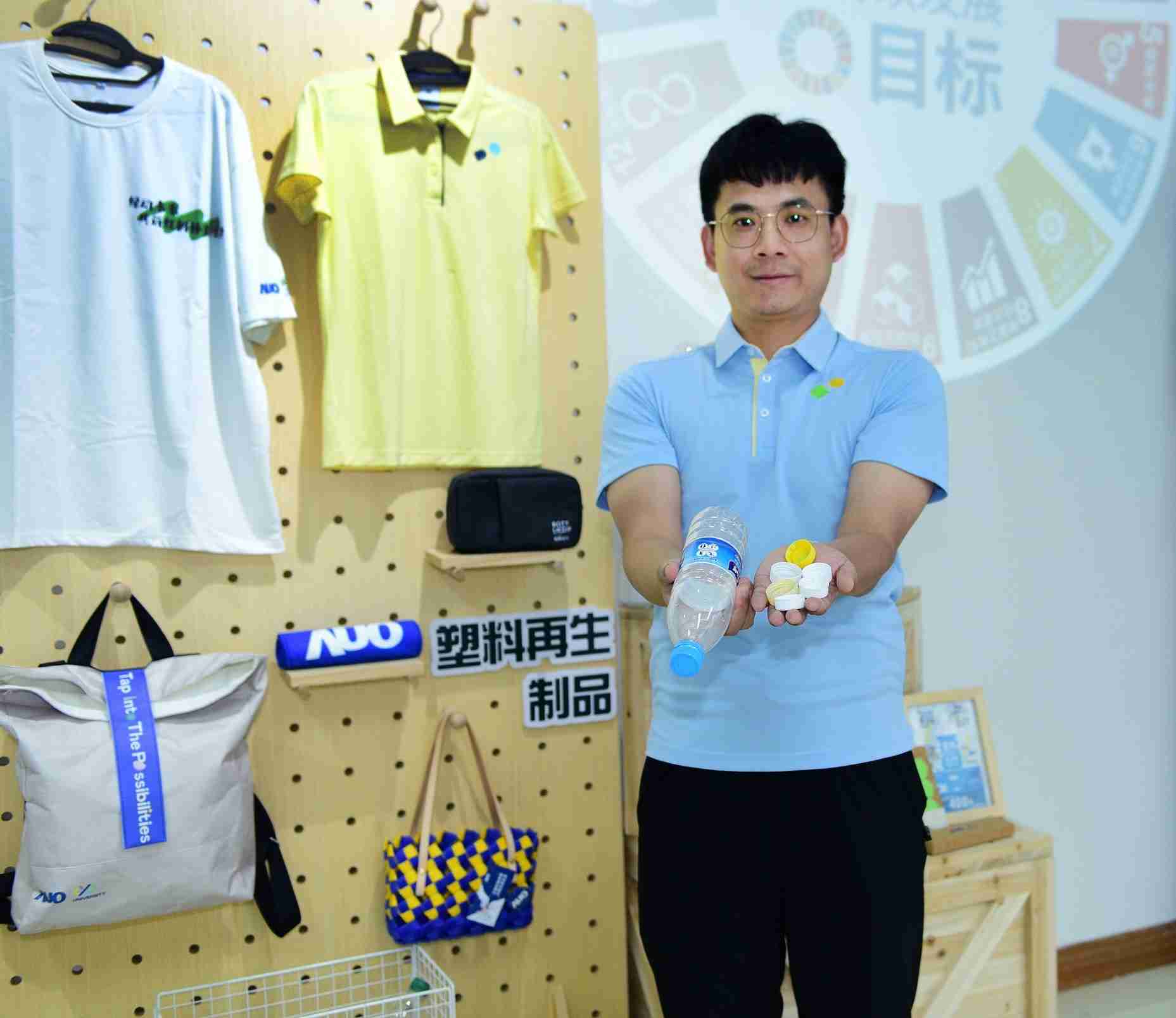 「2024智慧28国际展」永续发展馆中，，，展示28国际厦门驱动永续发展之成果，，包含将厂内废弃物再制为实用物品，，将永续发展理念深植于员工生活日常实践